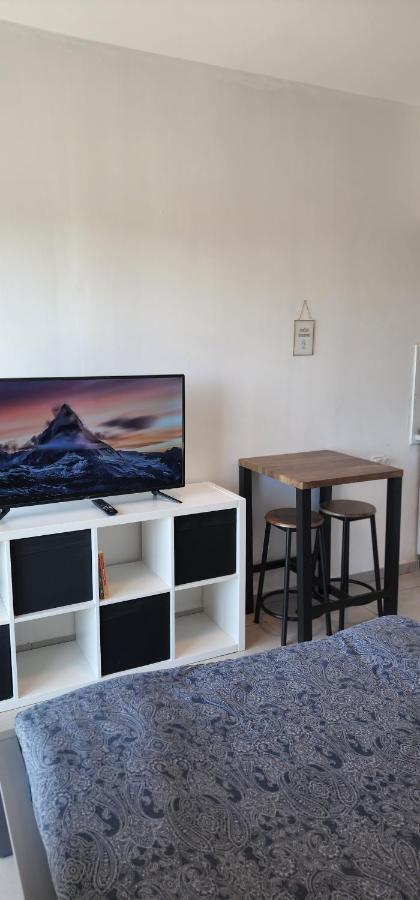Apartmán דירת חדר יפה ונעימה באיזור פסטורלי ושקט Zichron Ja'akov Exteriér fotografie